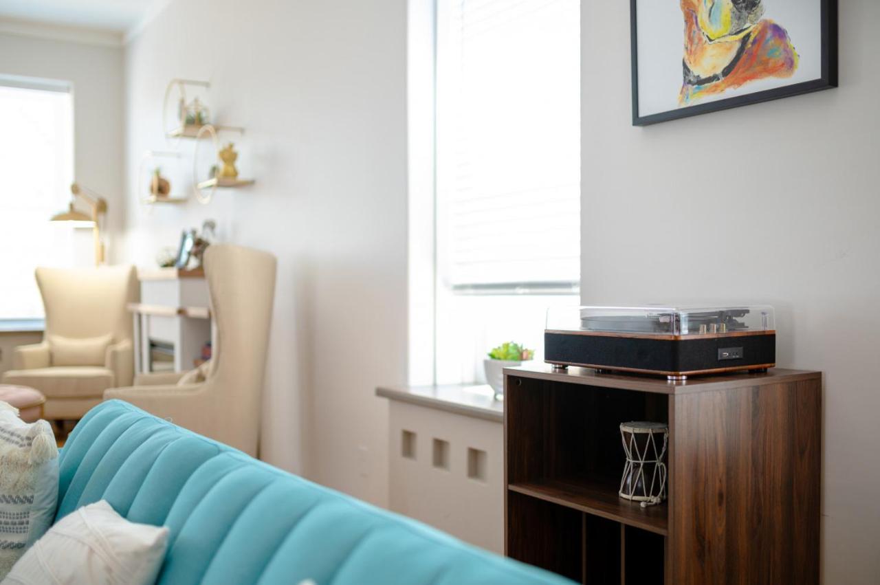 115 N Main Huge 2 Bedroom Unit On Main Street Saint Charles Esterno foto