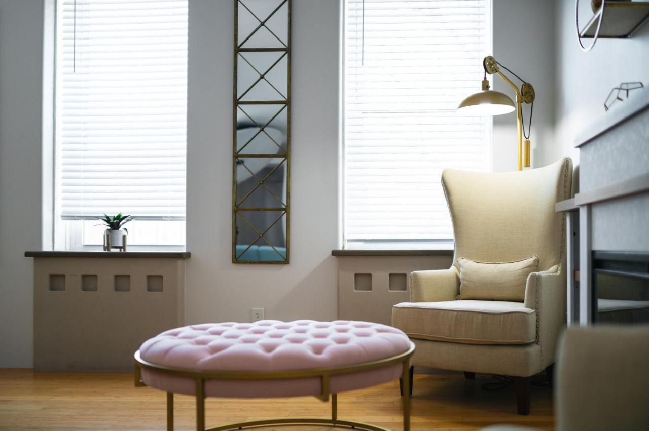 115 N Main Huge 2 Bedroom Unit On Main Street Saint Charles Esterno foto