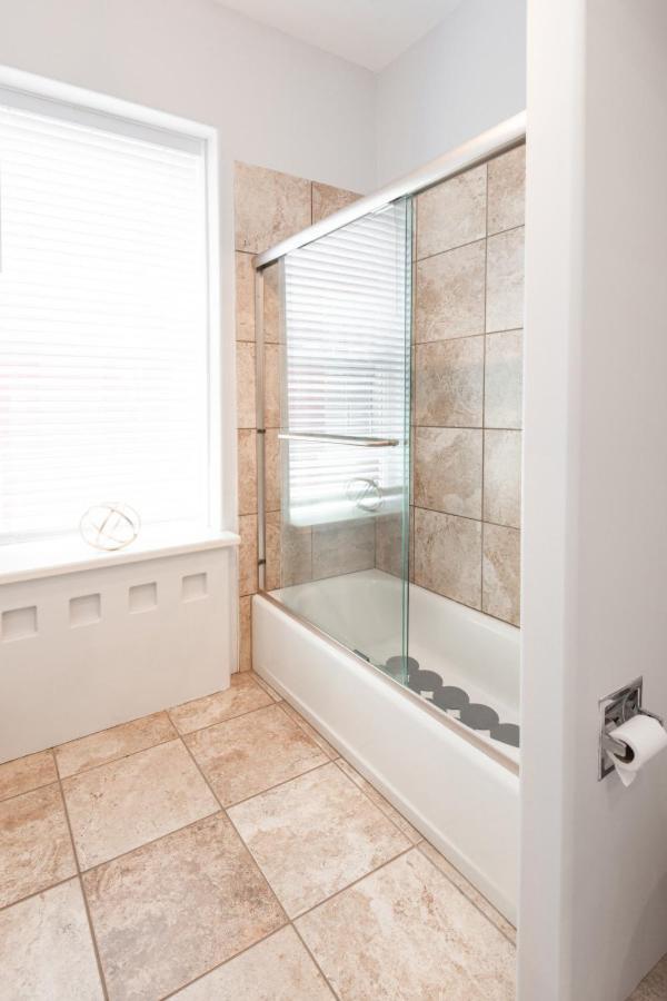 115 N Main Huge 2 Bedroom Unit On Main Street Saint Charles Esterno foto